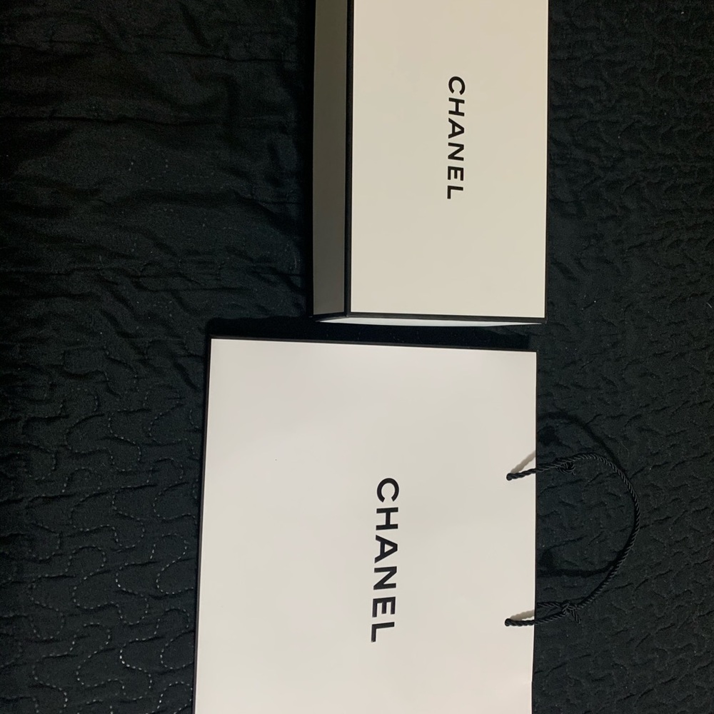 Chanel - Picture 2 of 4